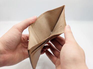 【革製品のOEM】織物 革 三つ折り財布