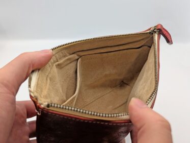 【革製品のOEM】シュリンクレザーを使用したポーチ