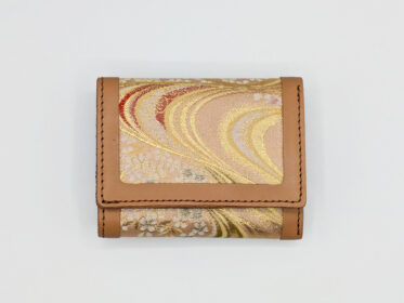 【革製品のOEM】織物 革 三つ折り財布