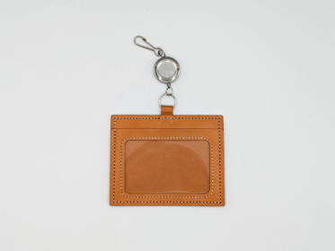 レザーIDケース（コードリールストラップ付）